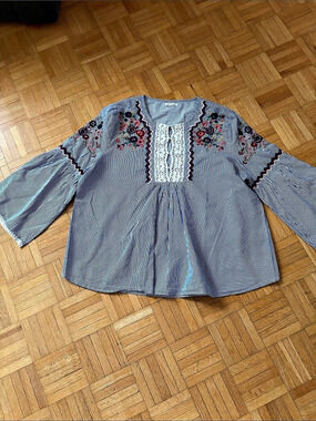 jennifer grace Embroidered Striped Blouse in Blue & White